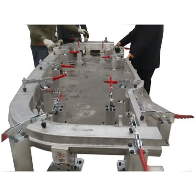 A dobra de tubo personalizada pode ser usada para luminárias de exibição?